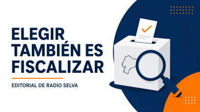 Urna electoral y lupa en el editorial Elegir también es fiscalizar de Radio Selva