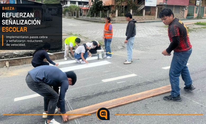 eñalización vial en Baeza mediante pasos cebra en zonas escolares.