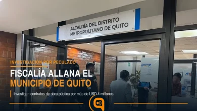agentes durante el allanamiento al Municipio de Quito por presunto peculado