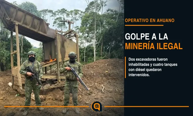 militares durante un operativo contra la minería ilegal en Ahuano